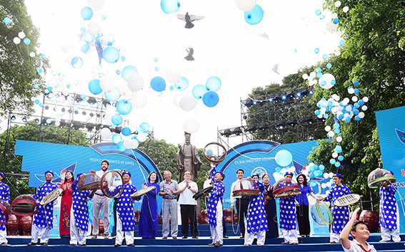Từ hòa bình đến hội nhập và phát triển